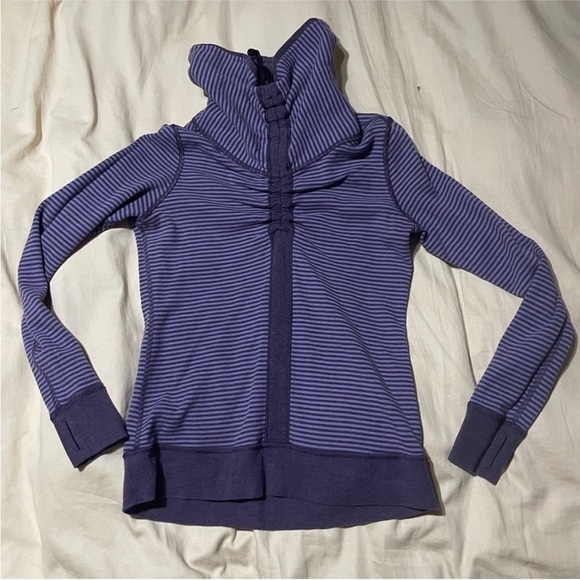 Lululemon Purple Reversible In A Cinch Long Sleeve Tee Size 8 - Picture 6 of 8